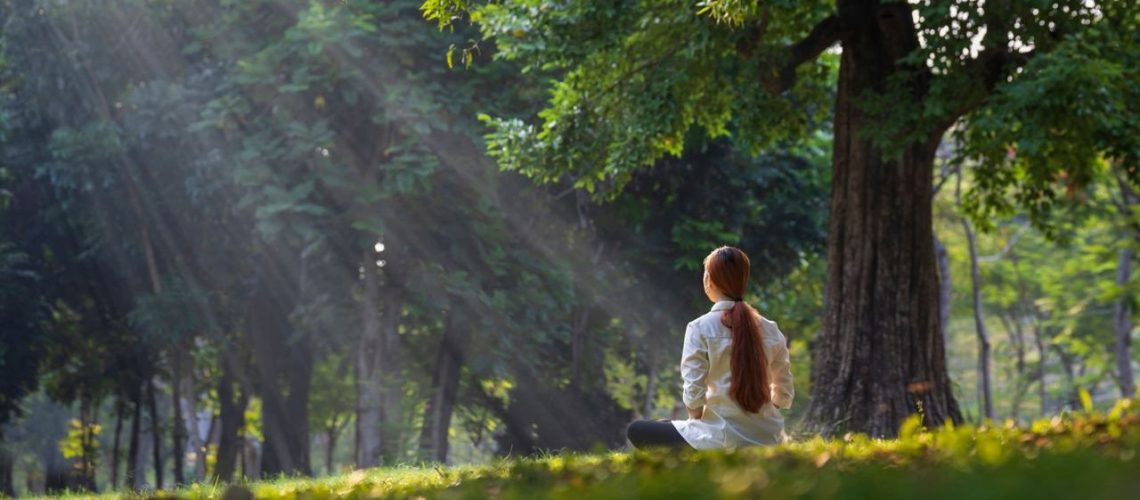 global-healing-institute-blog-image-woman-meditating-tree